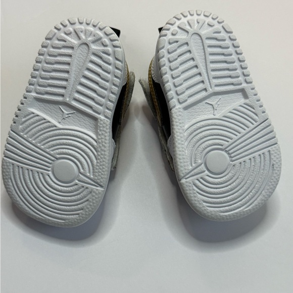 Jordan Baby Black and White Sneakers 3C - Picture 7 of 8